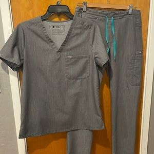 Figs Scrub SET Small Graphite Catarina top & Yola skinny pant